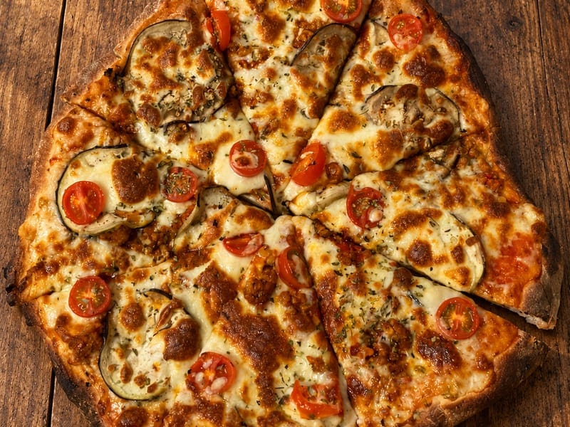 25. Queixo, boloñesa, berenxena e tomate cherry